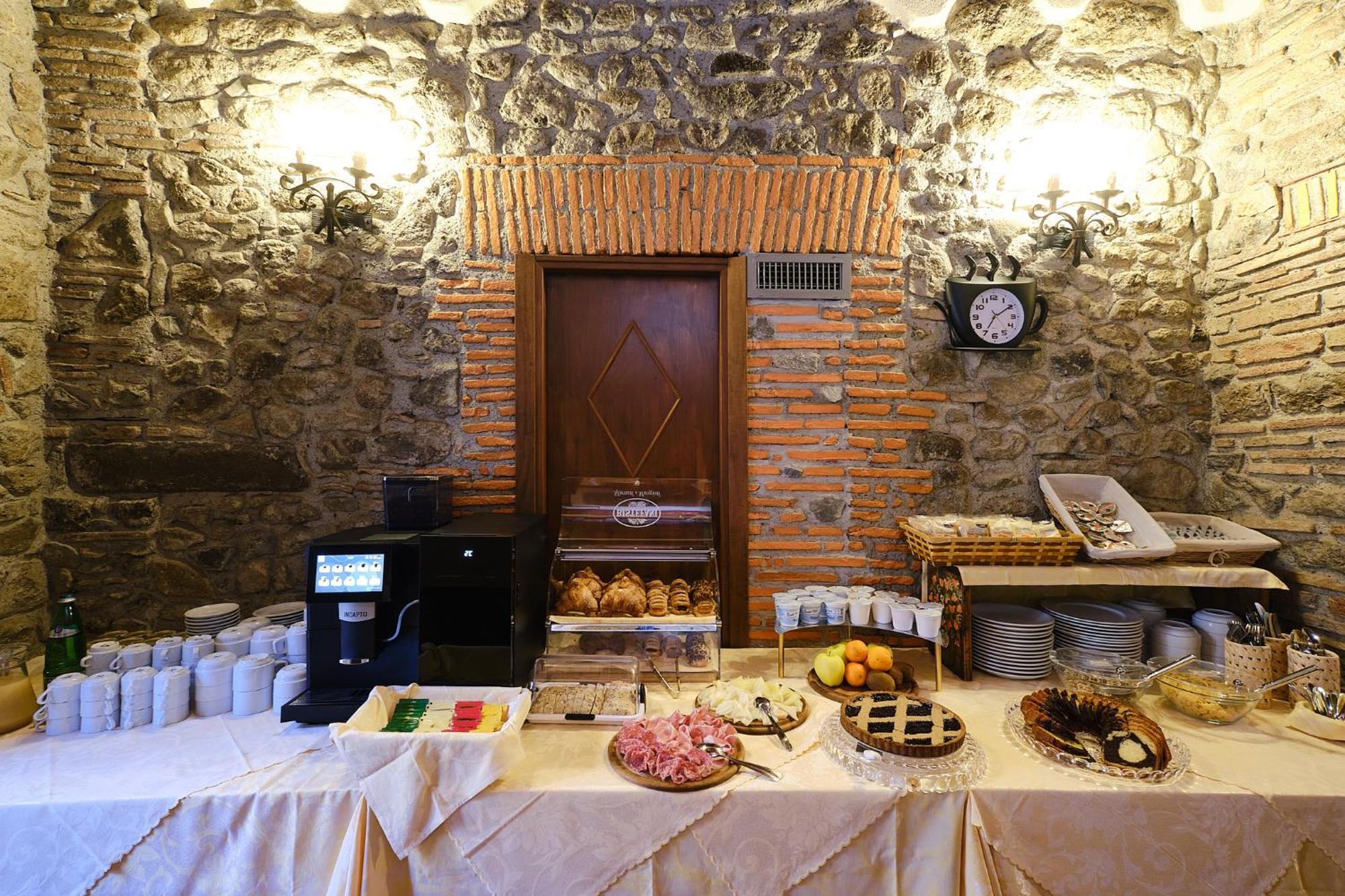 Della Posta Hotel 3*